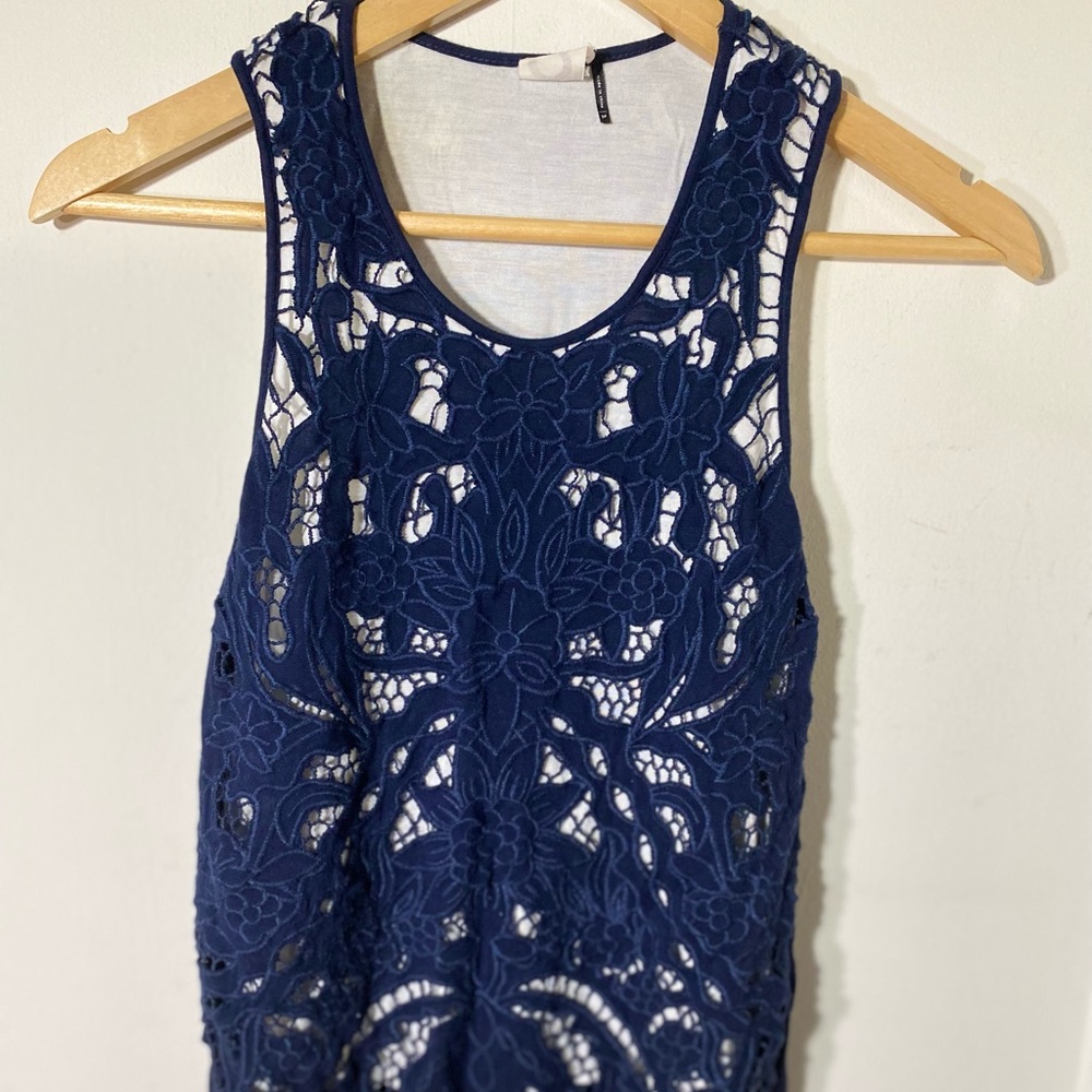 Akemi + Kin Anthropologie Top Sleeveless Blue Embroidered Floral Detail Size S/P